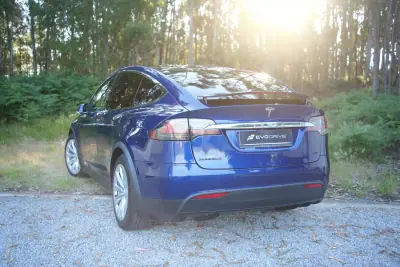 Tesla Model X 2018 - 33990 EUR, 98000 km - AUTO.MOTO.pt - 98000km - foto 10 de 26