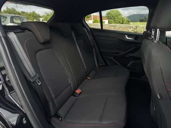 Ford Focus 2020 - 15990 EUR, 97000 km - AUTO.MOTO.pt - 97000km - foto 42 de 42