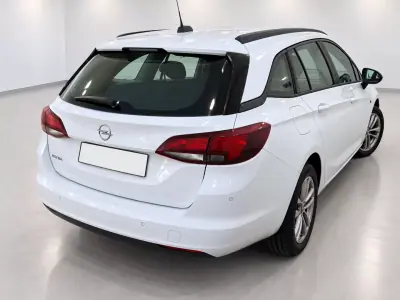 Opel Astra Sports Tourer 2021 — foto 3 de 9