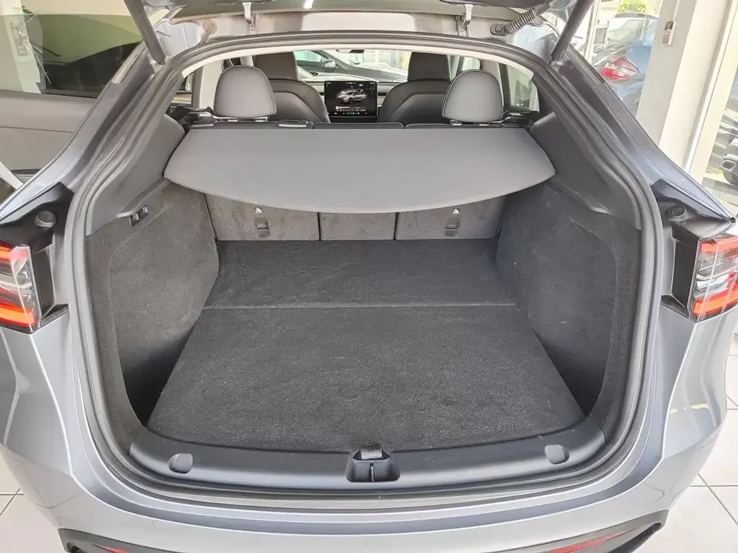 Tesla Model Y 2023 - 38900 EUR, 39000 km - AUTO.MOTO.pt - 39000km - foto 16 de 33
