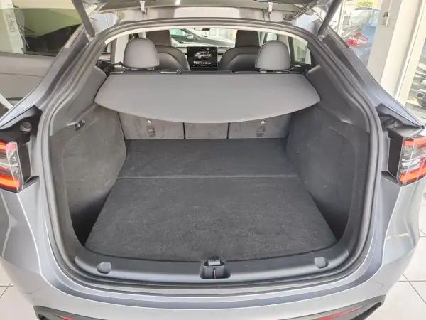 Tesla Model Y 2023 - 38900 EUR, 39000 km - AUTO.MOTO.pt - 39000km - foto 16 de 33