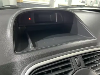 Renault 2021 - 11600 EUR, 110358 km - AUTO.MOTO.pt - 110358km - foto 12 de 20