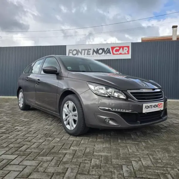 Peugeot 308 SW 2015 - 10250 EUR, 196270 km - AUTO.MOTO.pt - 196270km - foto 2 de 15