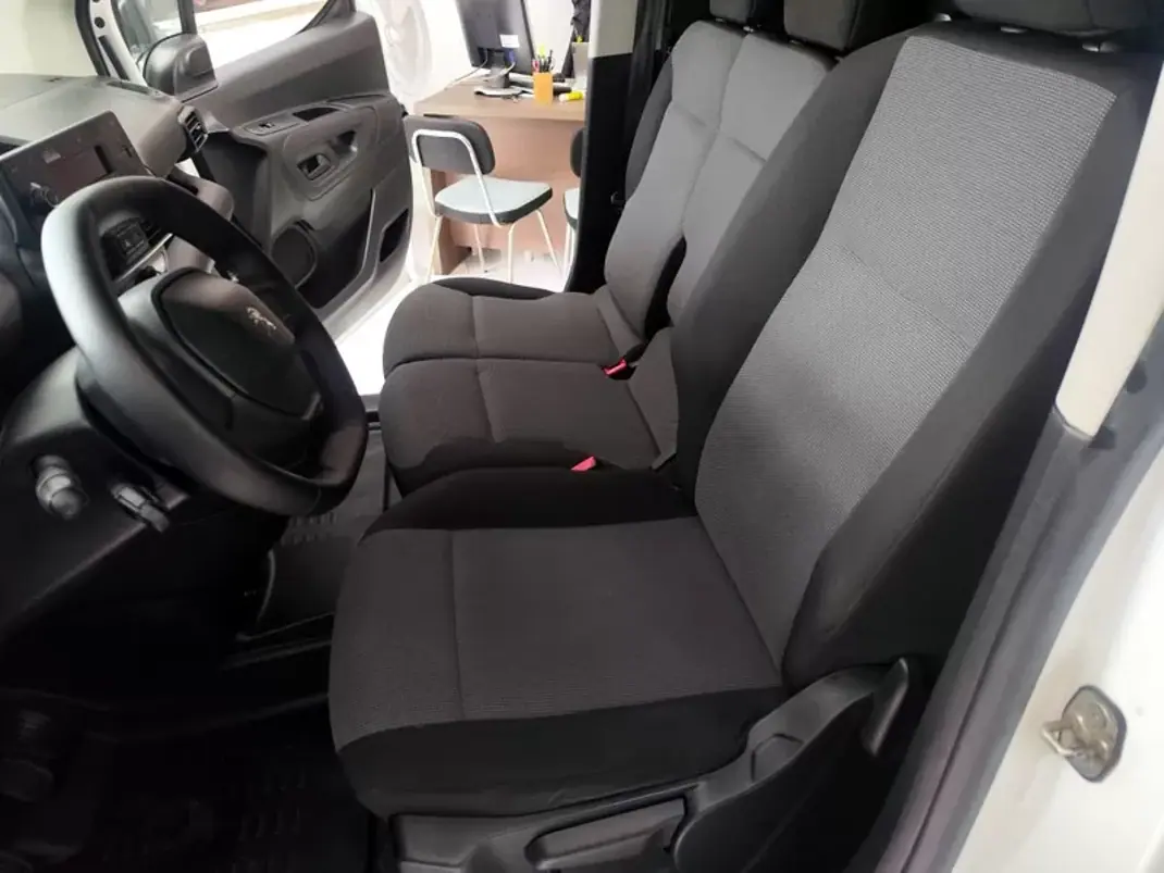 Peugeot Partner 1.6 HDI , 3 Lug. , Iva Dedutivel 2019 - 12480 EUR, 157000 km - AUTO.MOTO.pt - 157000km - foto 2 de 21