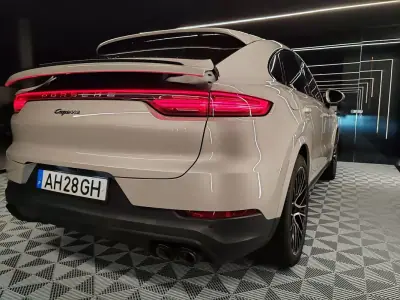Porsche Cayenne Coupé 2021 - 74750 EUR, 125000 km - AUTO.MOTO.pt - 125000km - foto 14 de 32