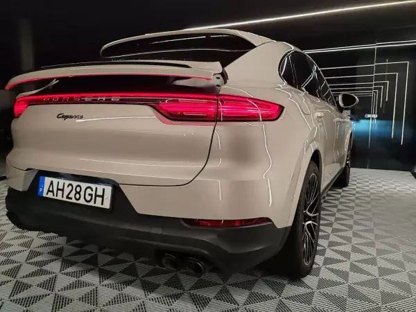 Porsche Cayenne Coupé 2021 - 74750 EUR, 125000 km - AUTO.MOTO.pt - 125000km - foto 14 de 32