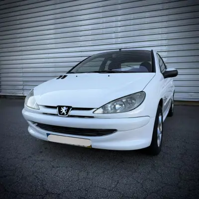 Peugeot 206 1.4 HDI VAN AC 2003 - 2000 EUR, 324000 km - AUTO.MOTO.pt - 324000km - foto 2 de 10