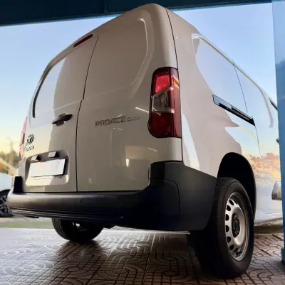 Toyota Proace 2024 - 18950 EUR, 28000 km - 28000km - foto 10 de 19