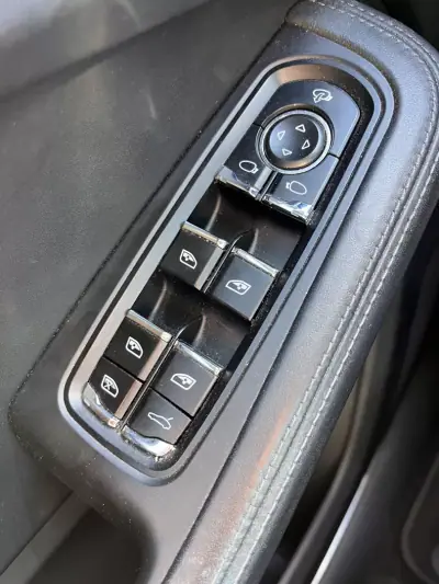 Porsche Macan 2014 - 37000 EUR, 218500 km - AUTO.MOTO.pt - 218500km - foto 15 de 37