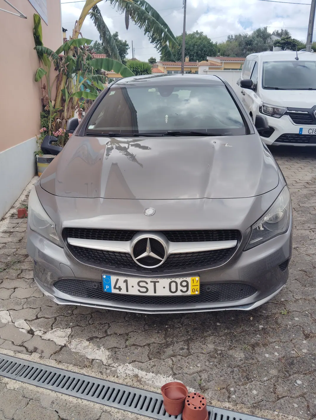 Mercedes-Benz CLA 180 2017 - 15000 EUR, 165000 km - AUTO.MOTO.pt - 165000km - foto 1 de 8