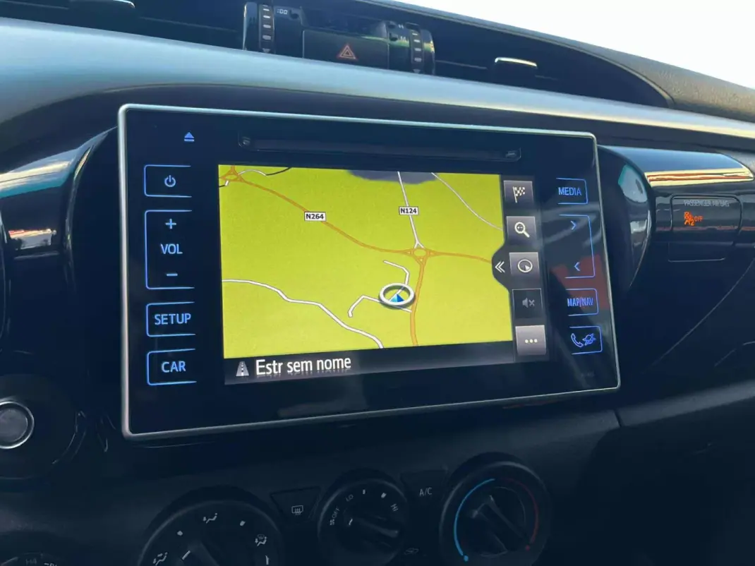 Toyota HILUX 2.4 D-4D 4x4 Extra Cab Comfort 2018 - 36900 EUR, 141545 km - AUTO.MOTO.pt - 141545km - foto 9 de 17