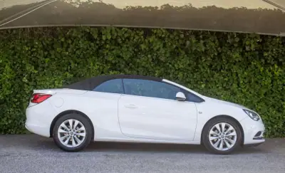 Opel Cascada 2014 - 14900 EUR, 180000 km - AUTO.MOTO.pt - 180000km - foto 6 de 17