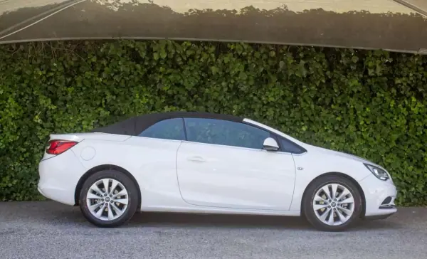 Opel Cascada 2014 - 13900 EUR, 180000 km - AUTO.MOTO.pt - 180000km - foto 6 de 17