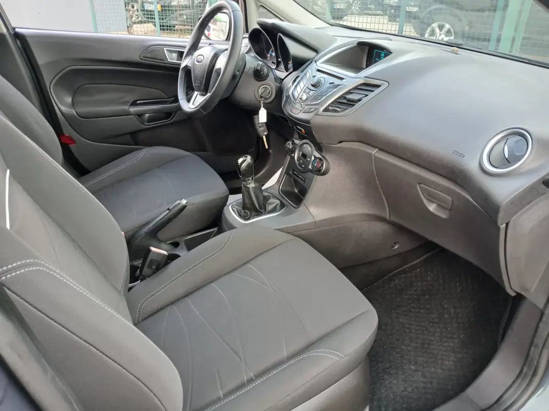 Ford Fiesta 2013 - 8150 EUR, 106782 km - AUTO.MOTO.pt - 106782km - foto 21 de 26