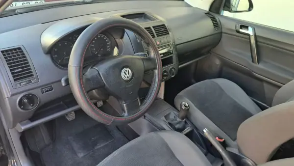Volkswagen Polo 2008 - 4980 EUR, 154267 km - AUTO.MOTO.pt - 154267km - foto 27 de 38