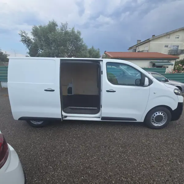 Citroën Jumpy 2020 - 17450 EUR, 147250 km - AUTO.MOTO.pt - 147250km - foto 5 de 11