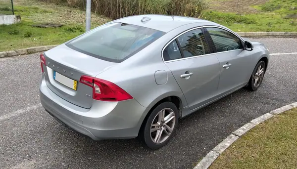 Volvo S60 2014 - 13950 EUR, 222328 km - AUTO.MOTO.pt - 222328km - foto 4 de 16