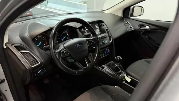 Ford Focus 2018 - 9990 EUR, 168157 km - AUTO.MOTO.pt - 168157km - foto 15 de 33