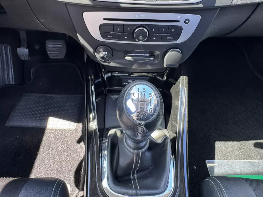 Renault Mégane Coupe 2014 - 11990 EUR, 231000 km - 231000km - foto 30 de 37
