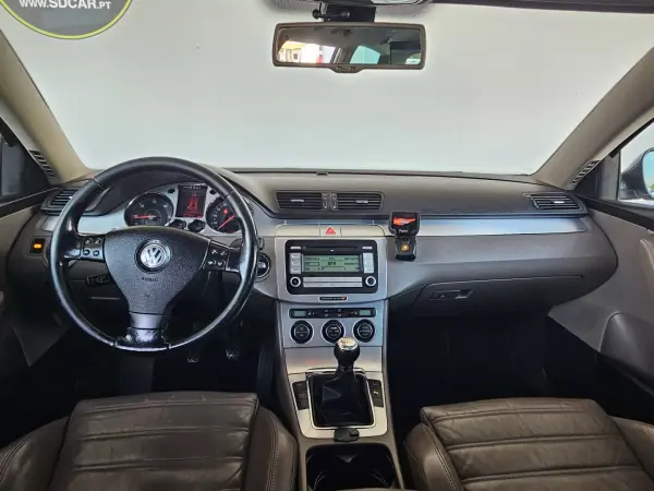 Volkswagen Passat Variant 2006 - 7300 EUR, 260000 km - AUTO.MOTO.pt - 260000km - foto 9 de 10