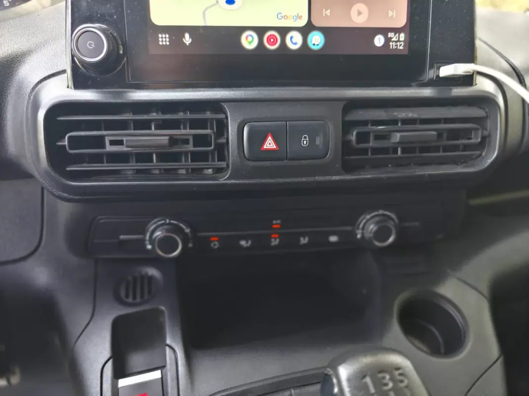 Peugeot PARTNER GIRAFON 2021 - 12900 EUR, 104300 km - AUTO.MOTO.pt - 104300km - foto 29 de 31
