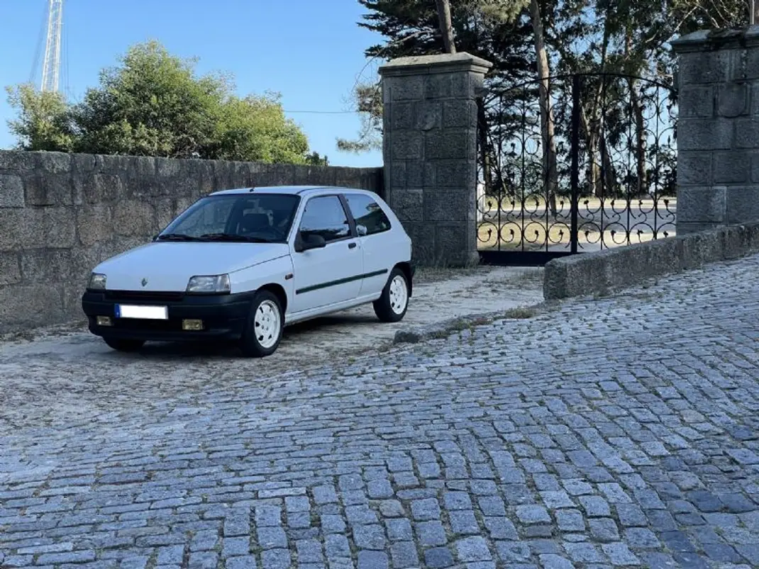 Renault Clio 1993 - 3900 EUR, 283000 km - 283000km - foto 2 de 39