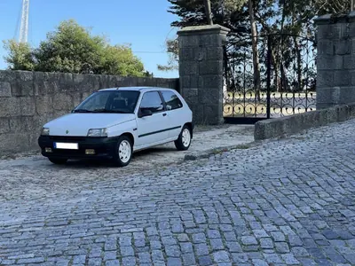 Renault Clio 1993 - 3900 EUR, 283000 km - AUTO.MOTO.pt - 283000km - foto 2 de 39