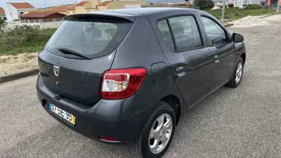 Dacia Sandero 2016 - 5950 EUR, 150000 km - AUTO.MOTO.pt - 150000km - foto 6 de 15