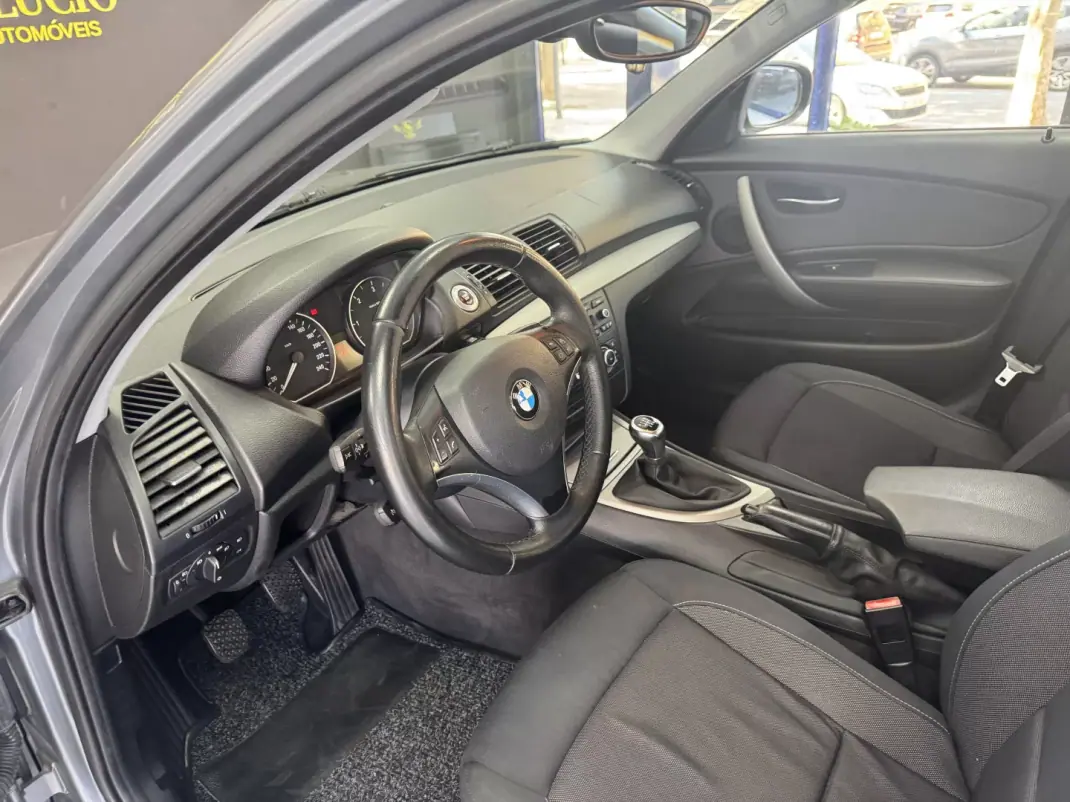 BMW 118 2010 - 9500 EUR, 241971 km - AUTO.MOTO.pt - 241971km - foto 21 de 28