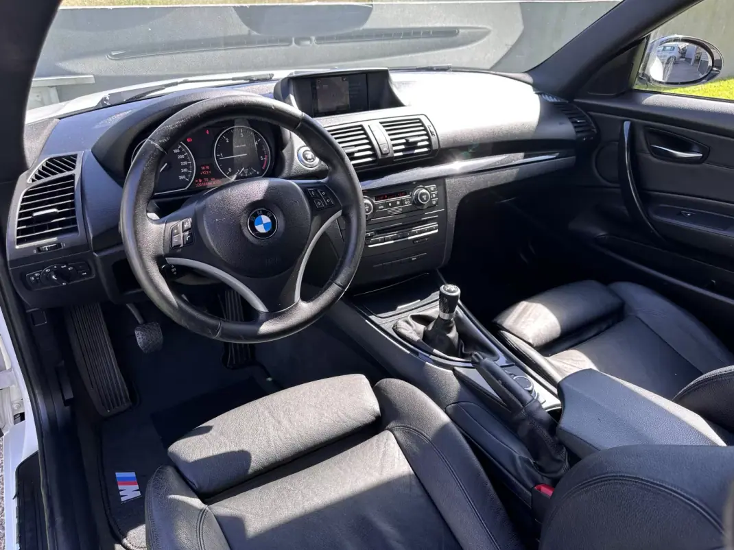 BMW 120 2009 - 9900 EUR, 220000 km - AUTO.MOTO.pt - 220000km - foto 28 de 60