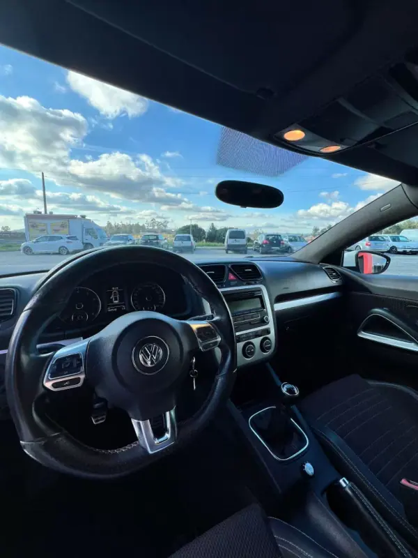 Volkswagen Scirocco 2009 - 12500 EUR, 167538 km - AUTO.MOTO.pt - 167538km - foto 11 de 13