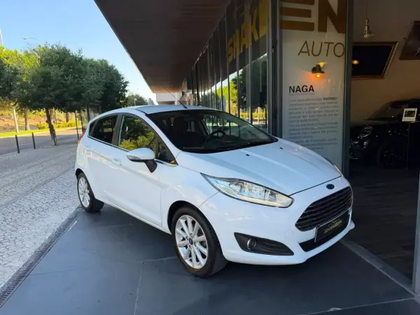 Ford Fiesta 2016 - 7450 EUR, 136079 km - AUTO.MOTO.pt - 136079km - foto 5 de 15