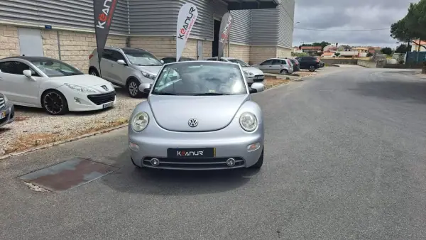 Volkswagen New Beetle Cabriolet 2004 - 9500 EUR, 127830 km - AUTO.MOTO.pt - 127830km - foto 12 de 48