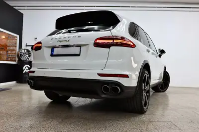 Porsche Cayenne 2015 - 41900 EUR, 140000 km - 140000km - foto 28 de 32