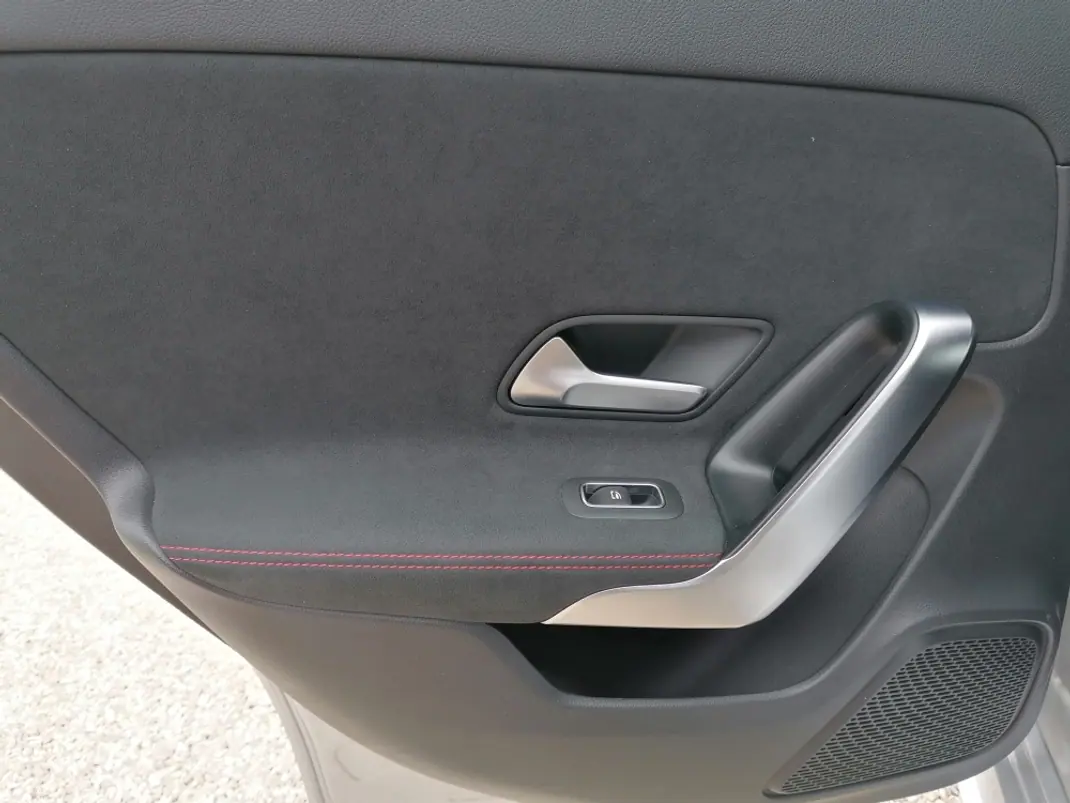 Mercedes-Benz A 180 2019 - 23950 EUR, 114000 km - AUTO.MOTO.pt - 114000km - foto 12 de 12