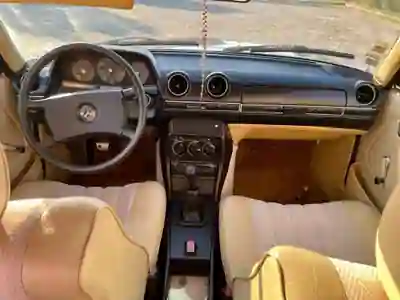 Mercedes-Benz 200 1970 - 8000 EUR, 264000 km - AUTO.MOTO.pt - 264000km - foto 4 de 10