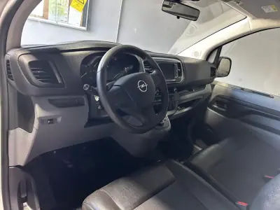 Opel Vivaro 2021 - 17000 EUR, 188500 km - AUTO.MOTO.pt - 188500km - foto 16 de 30