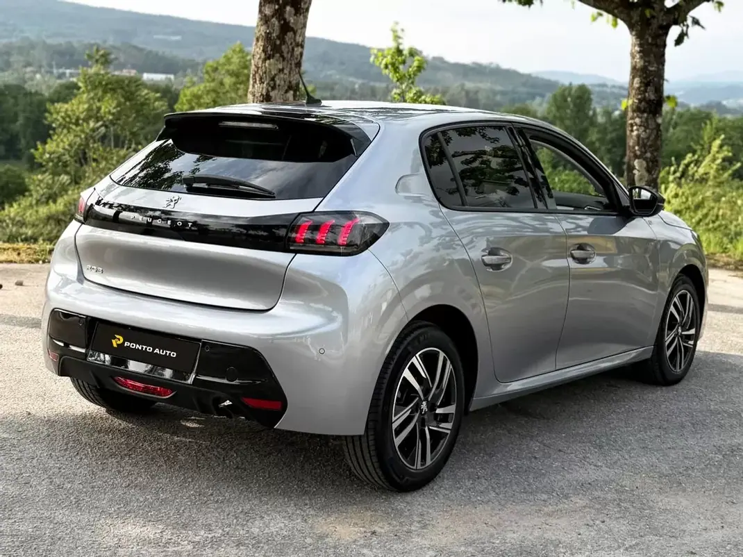 Peugeot 208 2023 - 13990 EUR, 27594 km - AUTO.MOTO.pt - 27594km - foto 2 de 11