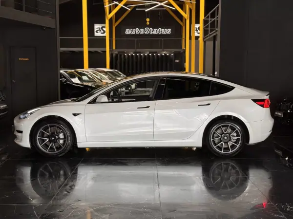 Tesla Model 3 2021 - 28990 EUR, 36500 km - AUTO.MOTO.pt - 36500km - foto 5 de 22