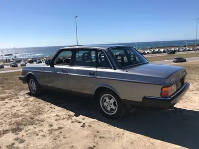 Volvo 244 1987 - 10500 EUR, 317000 km - AUTO.MOTO.pt - 317000km - foto 37 de 41