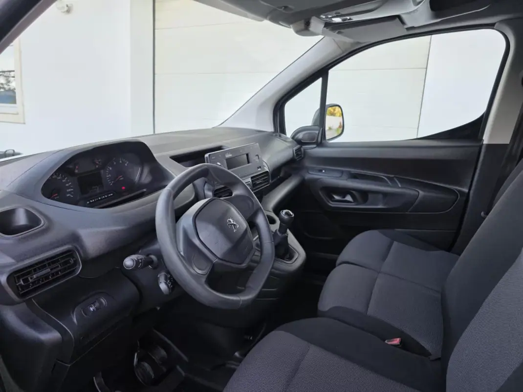 Peugeot Partner 2019 - 14900 EUR, 73560 km - AUTO.MOTO.pt - 73560km - foto 46 de 52