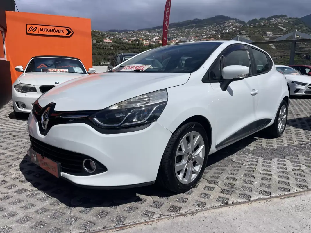 Renault Clio 2015 - 8950 EUR, 234122 km - AUTO.MOTO.pt - 234122km - foto 3 de 12