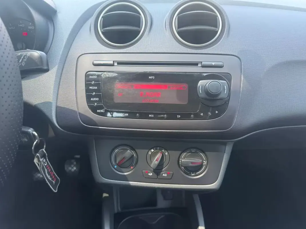 SEAT Ibiza 2011 - 6450 EUR, 199000 km - 199000km - foto 19 de 25