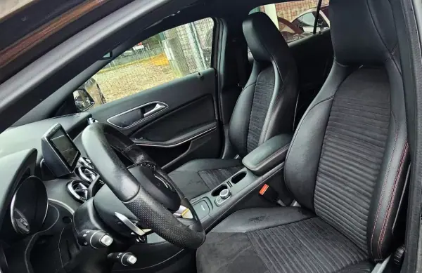 Mercedes-Benz GLA 180 2015 - 21500 EUR, 160000 km - AUTO.MOTO.pt - 160000km - foto 28 de 31