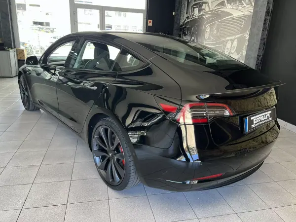 Tesla Model 3 2020 - 29800 EUR, 96238 km - AUTO.MOTO.pt - 96238km - foto 3 de 19