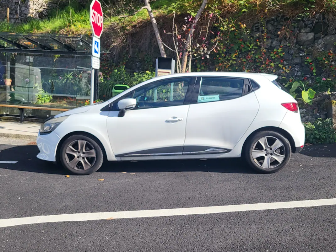 Renault Clio 2013 - 8600 EUR, 171000 km - AUTO.MOTO.pt - 171000km - foto 2 de 19