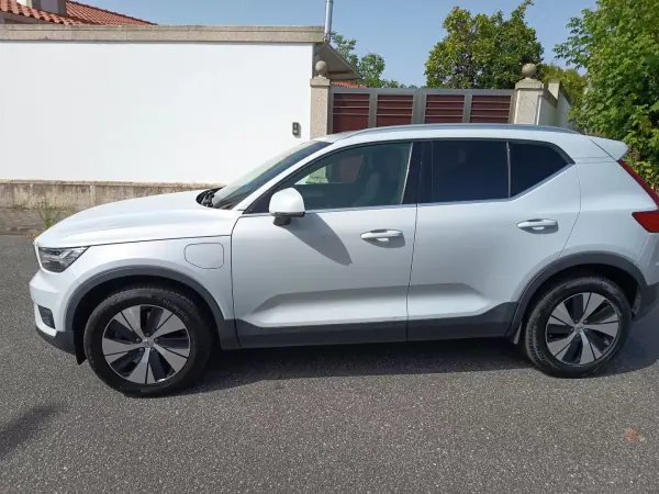 Volvo XC 40 2020 - 23990 EUR, 116700 km - AUTO.MOTO.pt - 116700km - foto 2 de 26