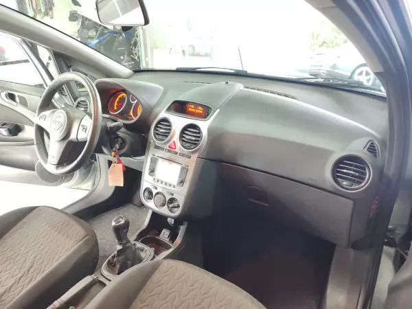 Opel Corsa 2013 - 7990 EUR, 118654 km - AUTO.MOTO.pt - 118654km - foto 11 de 14