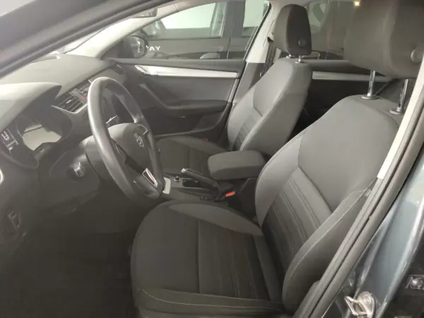 Skoda Octavia Break 2020 - 14990 EUR, 174000 km - AUTO.MOTO.pt - 174000km - foto 7 de 10