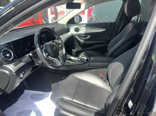 Mercedes-Benz E 300 2020 - 31947 EUR, 131000 km - AUTO.MOTO.pt - 131000km - foto 8 de 20